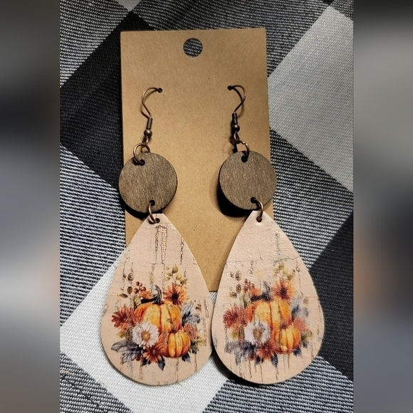 Wood and faux leather double sided fall pumpkin and flower earrings - Picture 1 of 3